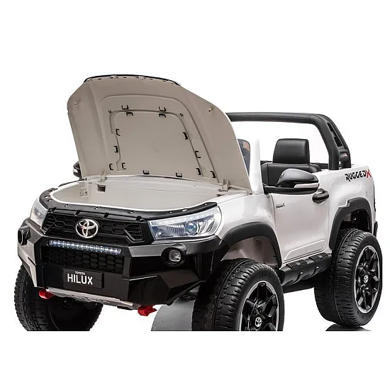 Valge elektriline lasteauto Toyota Hilux