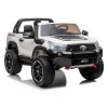 Balts elektriskais bērnu auto „Toyota Hilux“