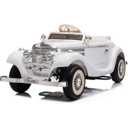 Balts akumulatora retro automobilis Mercedes 540K