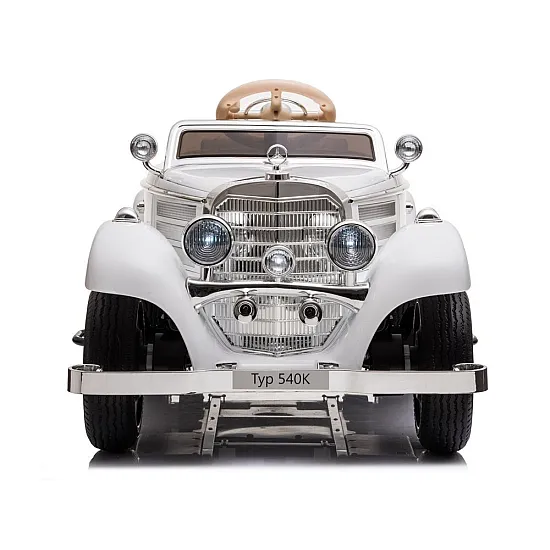 Baltas akumuliatorinis retro automobilis Mercedes 540K Elektrinės mašinėlės vaikams