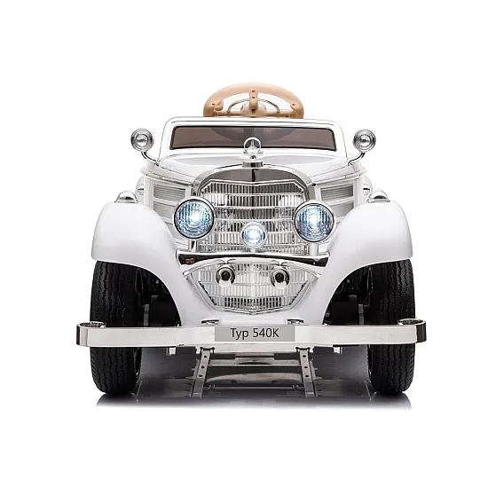 Baltas akumuliatorinis retro automobilis Mercedes 540K Elektrinės mašinėlės vaikams