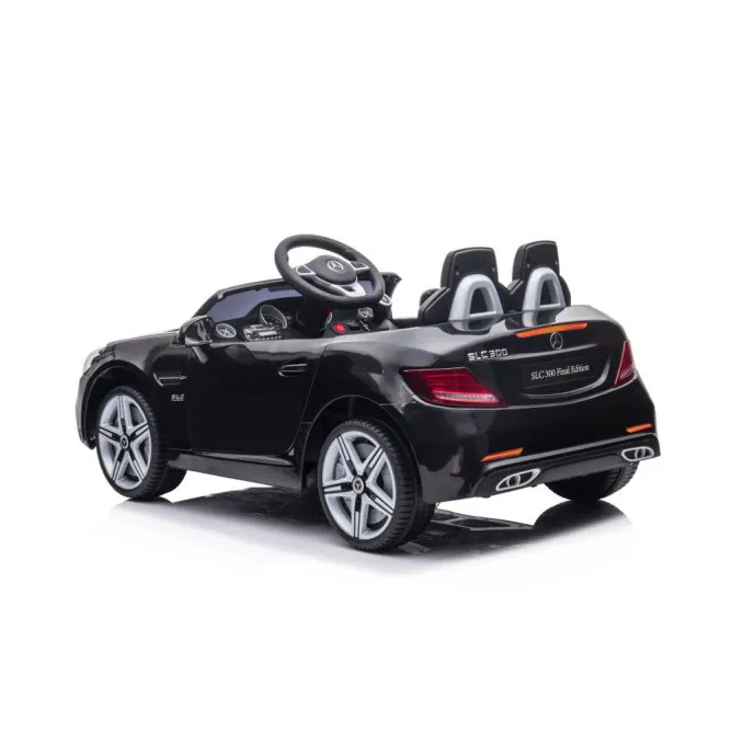 Elektriskais melnais automobilis Mercedes SLC 300