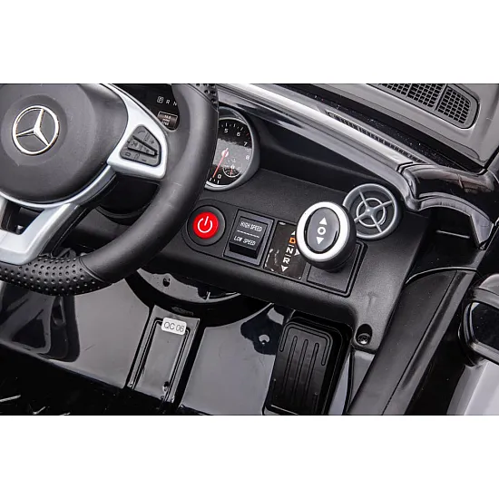 Mercedes SLC 300 sininen sähköauto