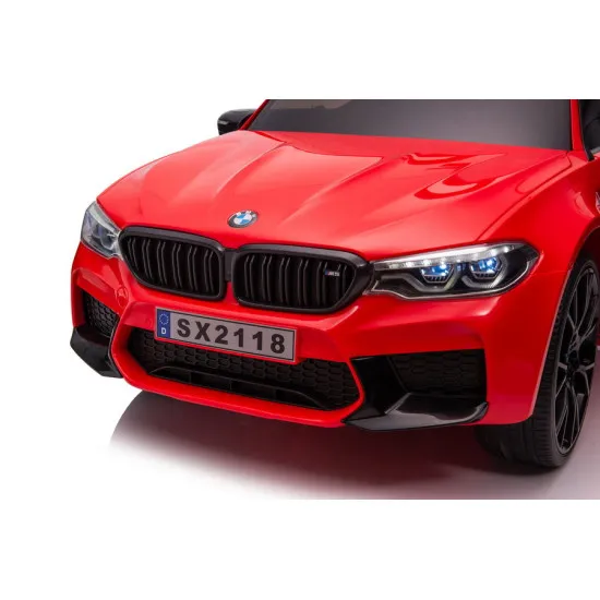 BMW M5 sarkanais elektromobilis