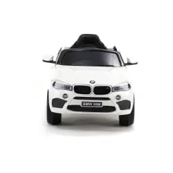 Balts BMW X6 elektromobilis