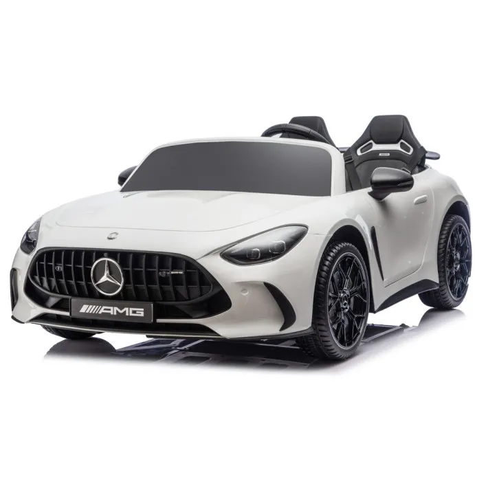 Balts elektriskais automobilis „Mercedes AMG DK-GT63“