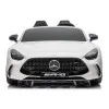 Balts elektriskais automobilis „Mercedes AMG DK-GT63“
