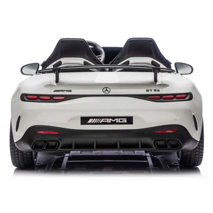 Balts elektriskais automobilis „Mercedes AMG DK-GT63“