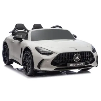 Balts elektriskais automobilis „Mercedes AMG DK-GT63“
