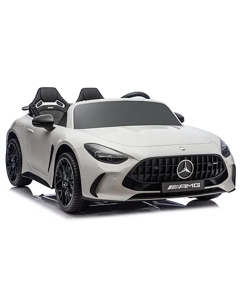 Balts elektriskais automobilis „Mercedes AMG DK-GT63“
