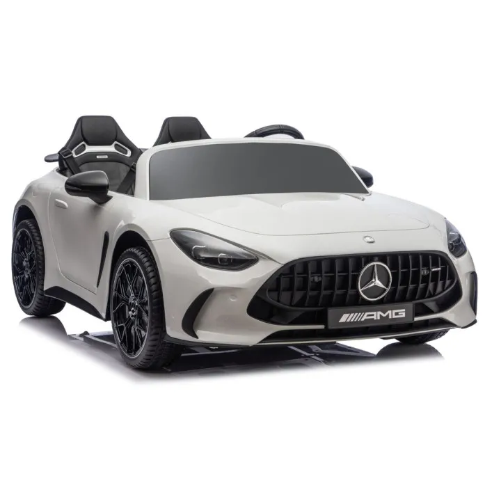Balts elektriskais automobilis „Mercedes AMG DK-GT63“