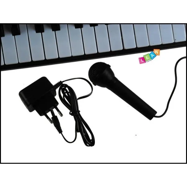 Melns klavieres bērniem ar mikrofonu un nošu statīvu Mūzikas instrumentai