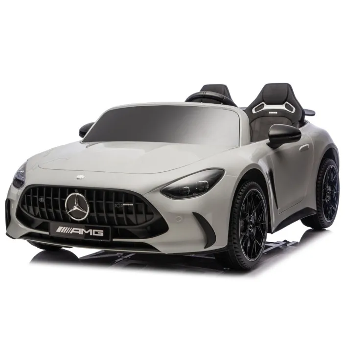 Pelēka elektriskā automašīna Mercedes AMG DK-GT63