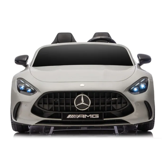Pelēka elektriskā automašīna Mercedes AMG DK-GT63