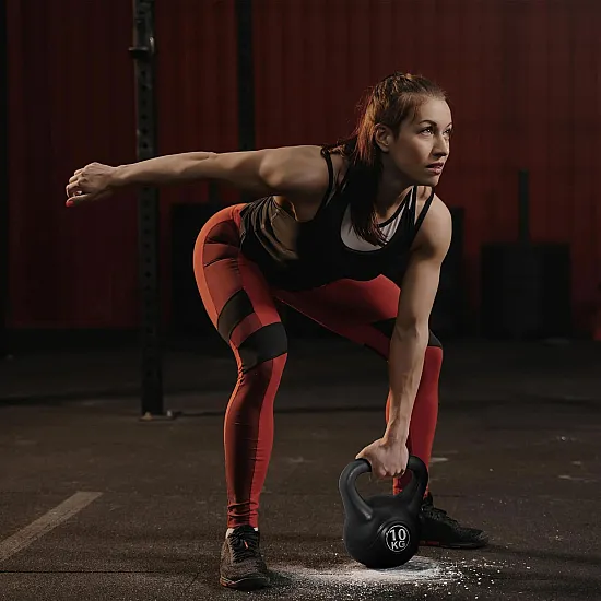 Melna 10 kg kettlebell svara bumbas treniņiem ModernHome