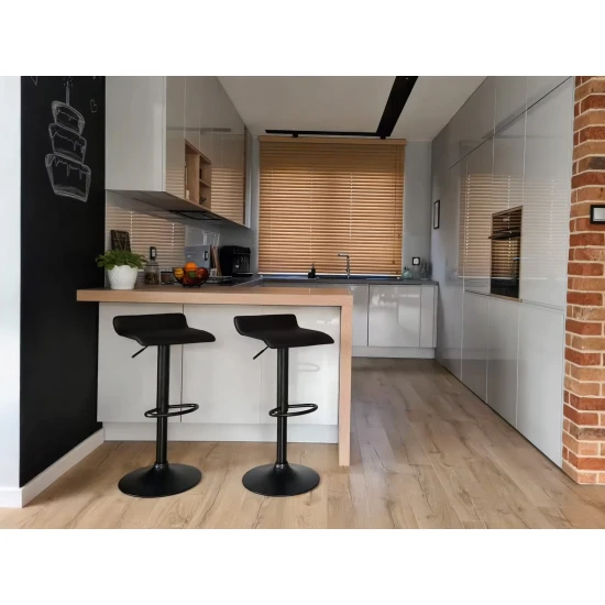 Pagriežams melns bāra krēsls no ekoloģiskās ādas Krēsli un krēsli ModernHome