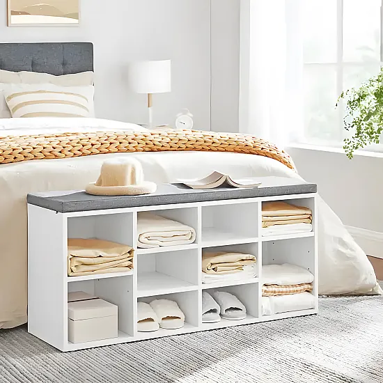 Balts apavu skapis ar pelēku spilvenu ModernHome