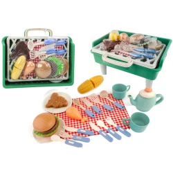 Grila komplekts: restes, ēdiens, galda piederumi, šķīvji, krūzes