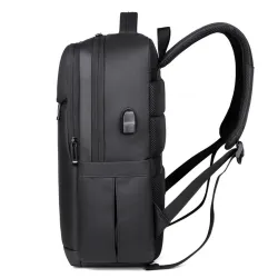 Melna mugursoma ar USB, klēpjdatora kabatu un atstarotājiem 16 l, 45 cm