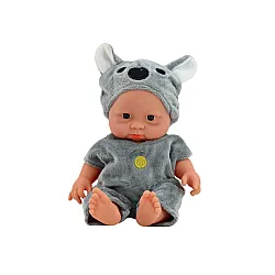 Mazā lelle mazulis ar pelēkiem apģērbiem un koalas cepuri
